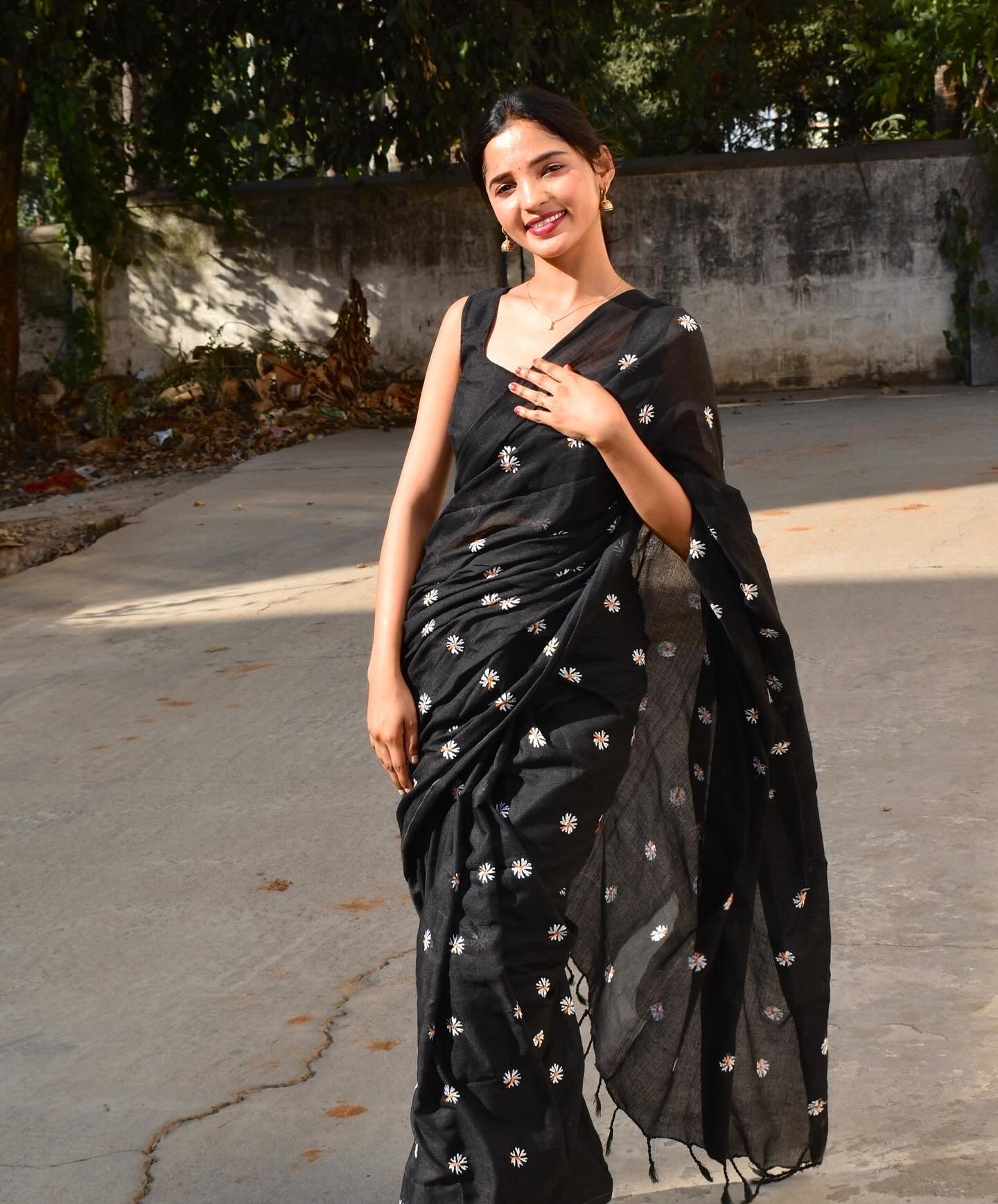 Flora - Black - house of suhiFlora - BlackSariHouse Of SuhiBlackhouse of suhiHOS780